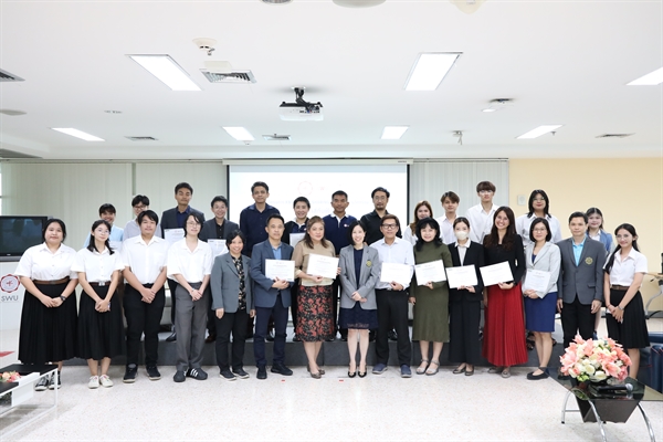 ภาพโครงการ Knowledge Sharing งานวิจัยและนวัตกรรม “เล่าสู่กันฟัง : การได้รับรางวัลการประกวดผลงานนวัตกรรมสายอุดมศึกษา” ประจำปี 2566 และพิธีมอบเกียรติบัตรเชิดชูเกียรติ