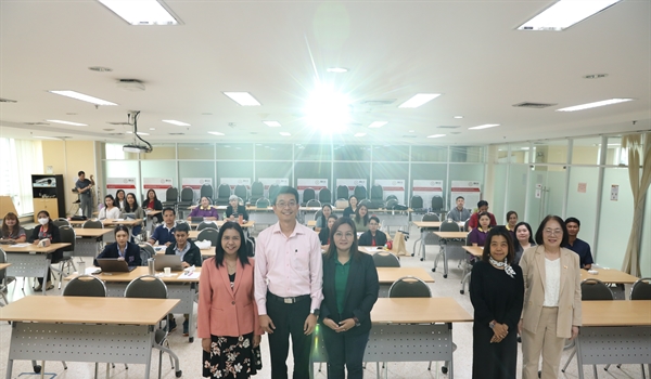 ภาพบรรยากาศการจัดโครงการ การอบรมเชิงปฏิบัติการ:  R2R “การเขียนข้อเสนอโครงการวิจัยสำหรับสายปฏิบัติการ” ภาคทฤษฎี
