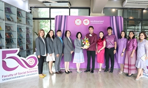 สปว มอบดอกไม้แสดงความยินดีเนื่องในโอกาสวันสถาปนาฯ จำนวน 4 คณะ