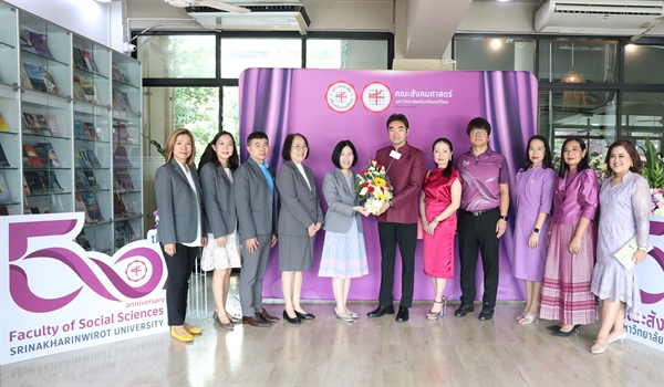 สปว มอบดอกไม้แสดงความยินดีเนื่องในโอกาสวันสถาปนาฯ จำนวน 4 คณะ