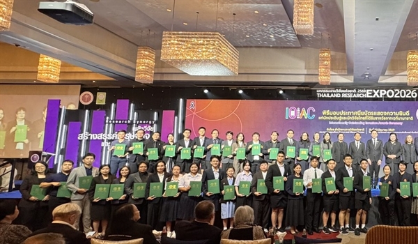 ขอแสดงความยินดีกับนักประดิษฐ์และนักวิจัย มศว ที่ได้รับประกาศนียบัตร ในพิธีมอบใบประกาศนียบัตรสดงความยินดีแก่นักประดิษฐ์และนักวิจัยไทยที่ได้รับรางวัลจากเวทีนานาชาติ