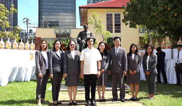 สปว ร่วมวางพานพุ่มเนื่องในโอกาสวันสถาปนาคณะศึกษาศาสตร์ ครบรอบ 77 ปี และวันศาสตราจารย์ ดร.สาโรช บัวศรี