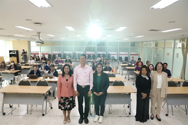 ภาพบรรยากาศการจัดโครงการ การอบรมเชิงปฏิบัติการ:  R2R “การเขียนข้อเสนอโครงการวิจัยสำหรับสายปฏิบัติการ” ภาคทฤษฎี